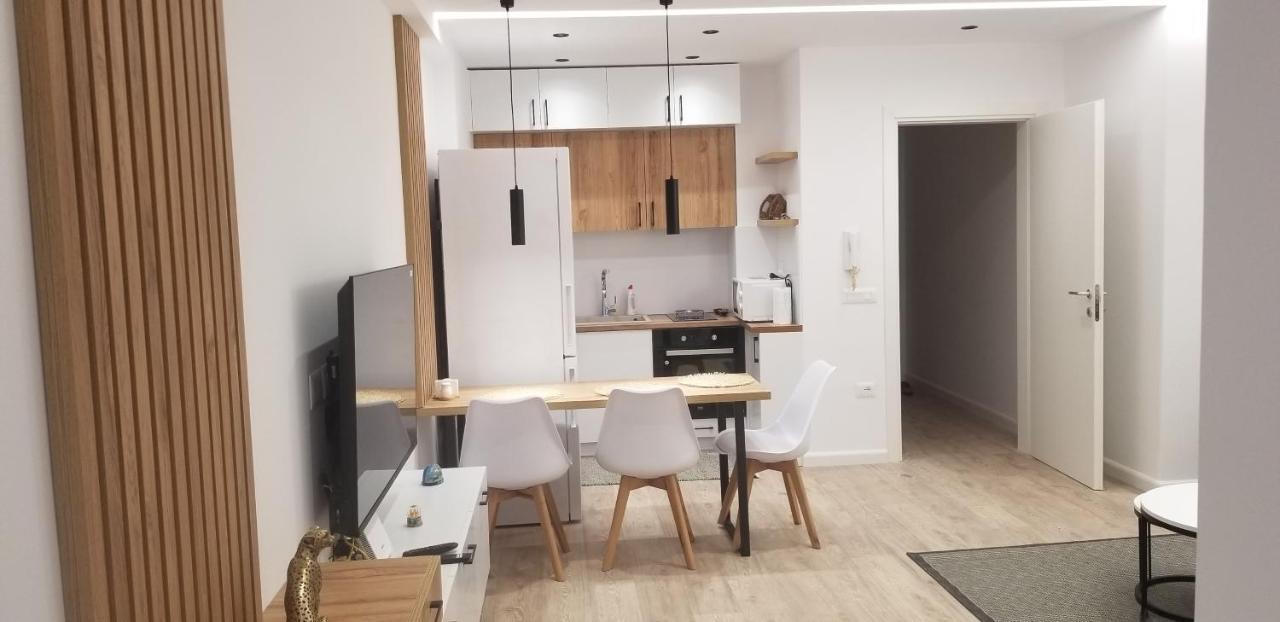 2A Near Blloku Area Apartment Tirana Exterior photo